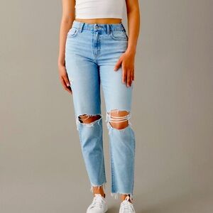 American Eagle Strigid Curvy Ripped Mom Jeans